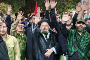موج ۱۴۴ در حمایت از رزمندگان میدان با حضور نماینده ولی‌فقیه در استان لرستان و امام جمعه خرم‌آباد  در جایگاه بعثت خیابان انقلاب برگزار شد.