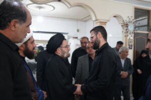 یادواره خانگی در منزل شهید والامقام احسان حسینی از شهدای جنگ رمضان، با حضور  نماینده ولی فقیه در استان لرستان و امام جمعه خرم آباد برگزار شد.