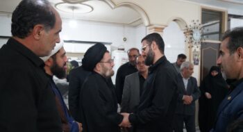 یادواره خانگی در منزل شهید والامقام احسان حسینی از شهدای جنگ رمضان، با حضور  نماینده ولی فقیه در استان لرستان و امام جمعه خرم آباد برگزار شد.