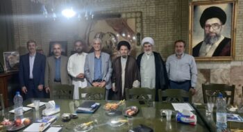  نماینده ولی فقیه در استان لرستان و امام جمعه خرم آباد با آیت الله مرسلی از نمایندگان اسبق مجلس شورای اسلامی، و معاونت وزارت امور خارجه، دیدار و گفتگو نمود.