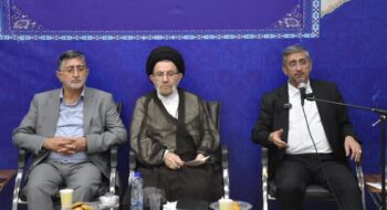 به مناسبت هفته دولت جلسه ای با حضور نماینده ولی فقیه در استان لرستان و امام جمعه خرم آباد، ائمه جمعه استان لرستان، استاندار لرستان ، و جمعی از مسئولین برگزار گردید.