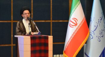 جلسه شورای اداری با ورود دکتر صالحی وزیر میراث فرهنگی، گردشگری و صنایع دستی کشور، با حضور نماینده ولی فقیه در استان لرستان و امام جمعه خرم آباد ، استاندار لرستان ، اعضای شورای اداری استان در محل سالن جلسات استانداری برگزار گردید.