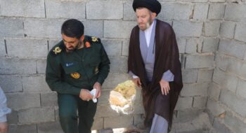 ماینده ولی فقیه در استان لرستان و امام جمعه خرم آباد از گلخانه ۱۸ هکتاری، در منطقه واشیان در حومه شهرستان پلدختر، که توسط بسیج سازندگی در حال آماده شدن می‌باشد بازدید نمودند.