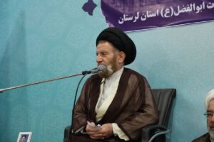 نماینده ولی فقیه در استان لرستان و امام جمعه خرم آباد به مناسبت هفته دفاع مقدس با فرماندهان و جمعی از پرسنل نیروهای نظامی و انتظامی  دیدار و گفتگو کردند.