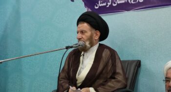 نماینده ولی فقیه در استان لرستان و امام جمعه خرم آباد به مناسبت هفته دفاع مقدس با فرماندهان و جمعی از پرسنل نیروهای نظامی و انتظامی  دیدار و گفتگو کردند.