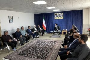 به مناسبت آغاز سال تحصیلی جدید و گرامی‌داشت هفته مقدس،دکتر موسوی نیا مدیر کل امور شاهد و ایثارگران دانشگاه آزاد اسلامی کشور با نماینده ولی فقیه در استان لرستان و امام جمعه خرم آباد دیدارو گفتگو کردند.